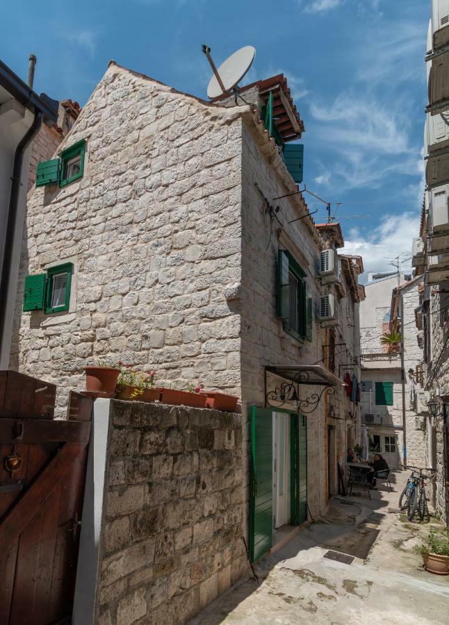 Ferienwohnung Apartman Skuribanda Trogir Exterior foto